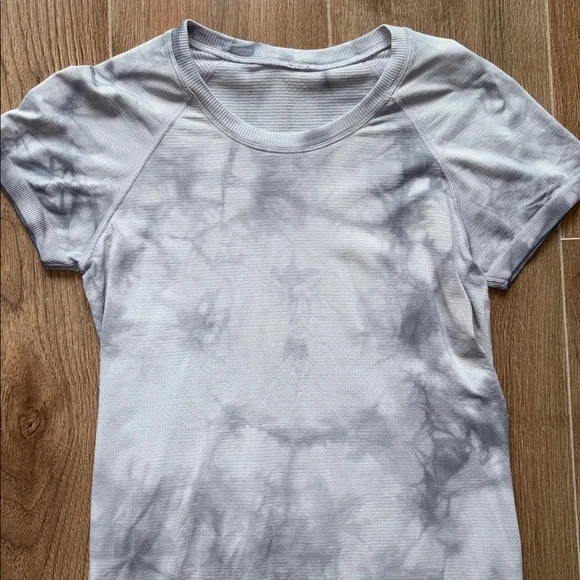 Lululemon • Gray Tye-Dye Style Swiftly Tech Shirt - Picture 2 of 4